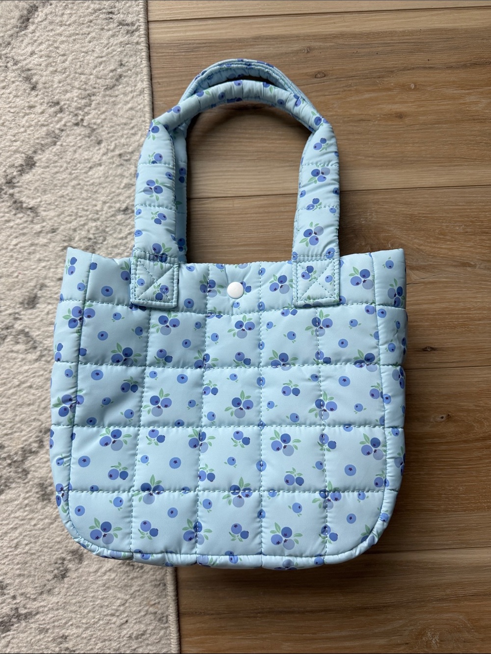 ELLO PUFFER LUNCH TOTE in a blue blueberry pattern - Picture 7 of 7